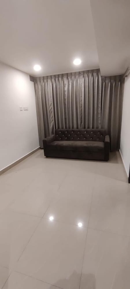 five stones by earth hotel ekkatuthangal guindy