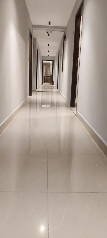 five stones by earth hotel ekkatuthangal guindy