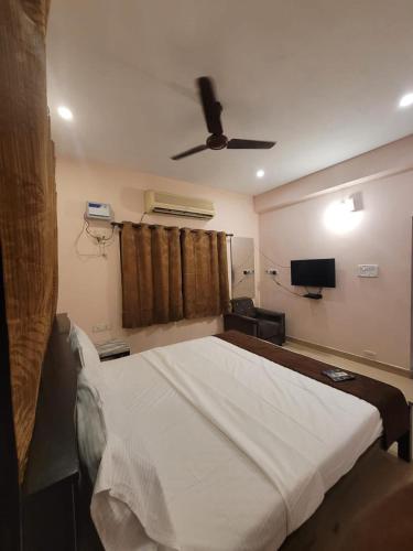 five stones vadapalani