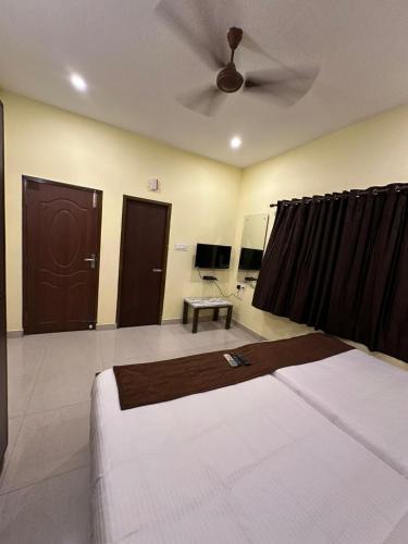 five stones vadapalani