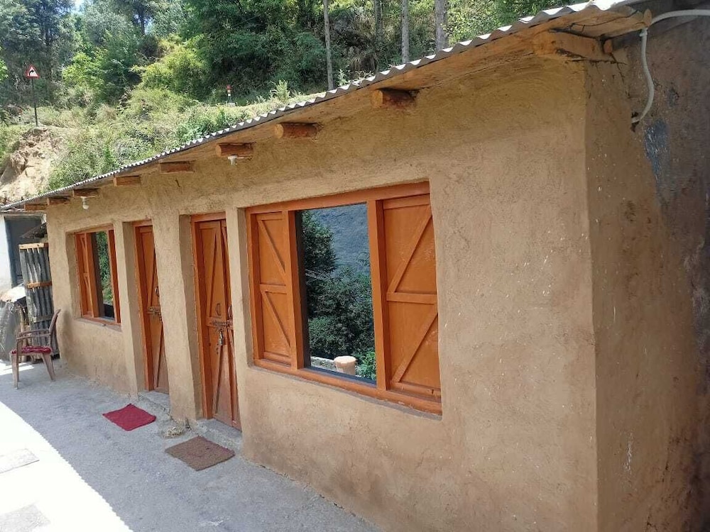 nanda devi home stay