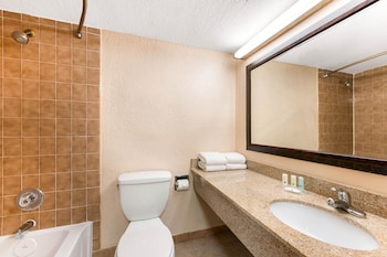 quality inn and suites orlando airport