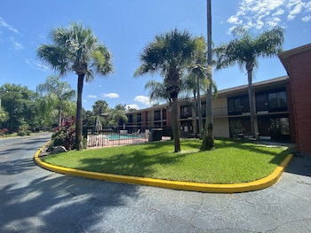 quality inn and suites orlando airport