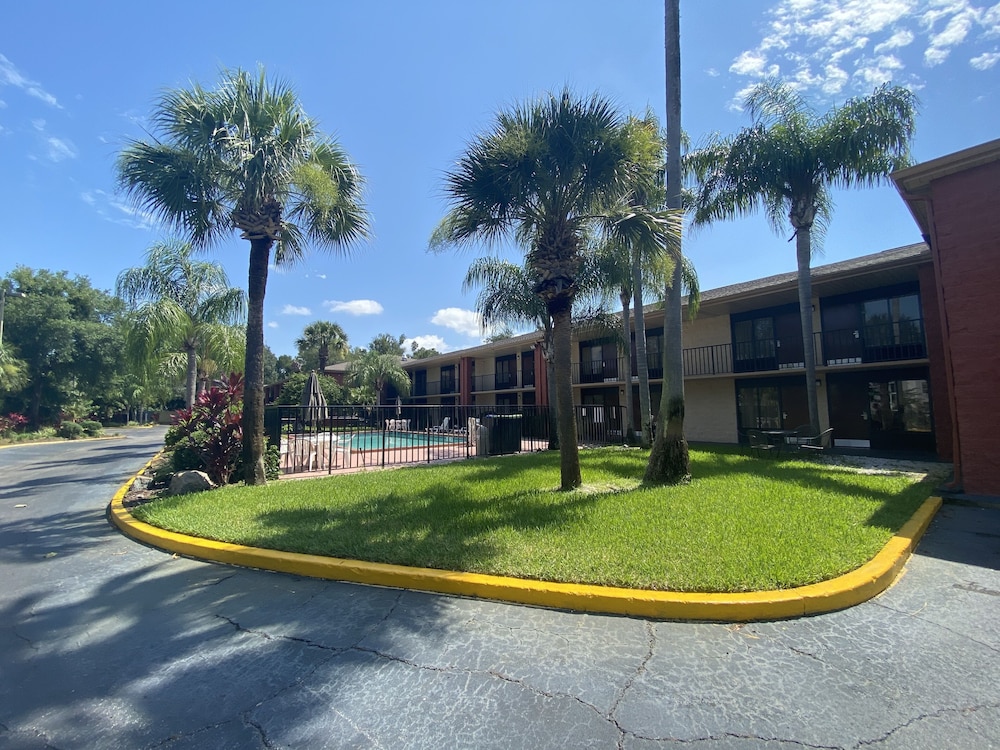 quality inn and suites orlando airport