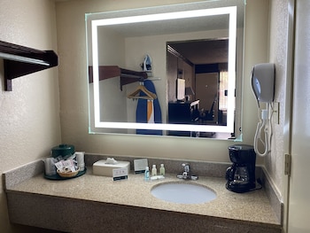 quality inn and suites orlando airport