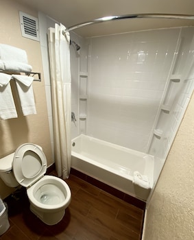 quality inn and suites orlando airport