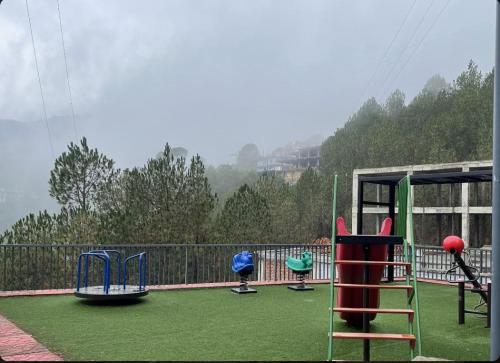 claret inn by lawrence hotels