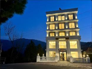 claret inn by lawrence hotels