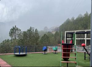 claret inn by lawrence hotels