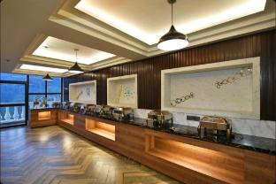 claret inn by lawrence hotels