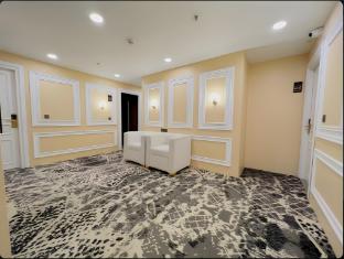 claret inn by lawrence hotels