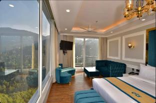 claret inn by lawrence hotels