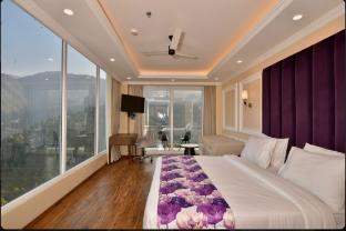 claret inn by lawrence hotels