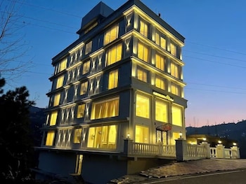 claret inn by lawrence hotels