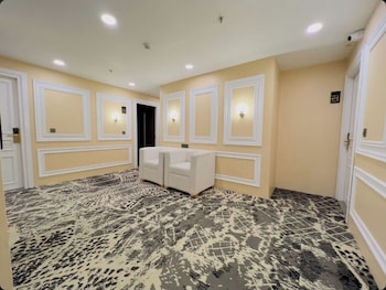 claret inn by lawrence hotels