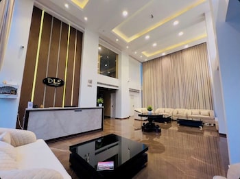 claret inn by lawrence hotels