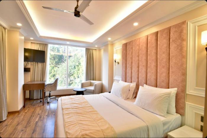 claret inn by lawrence hotels