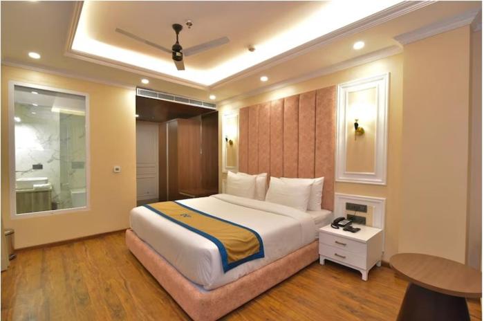 claret inn by lawrence hotels