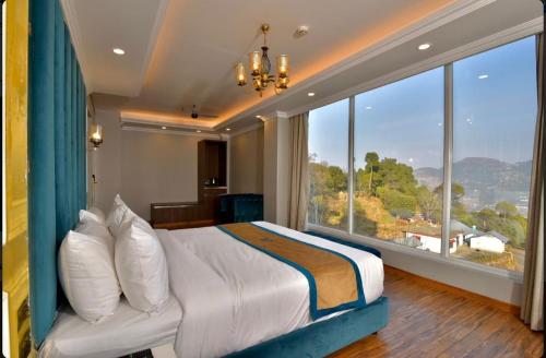 claret inn by lawrence hotels