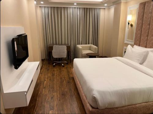 claret inn by lawrence hotels