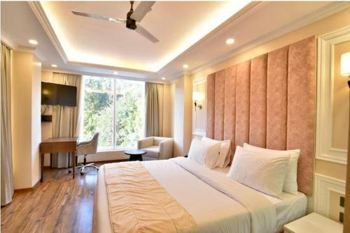 claret inn by lawrence hotels