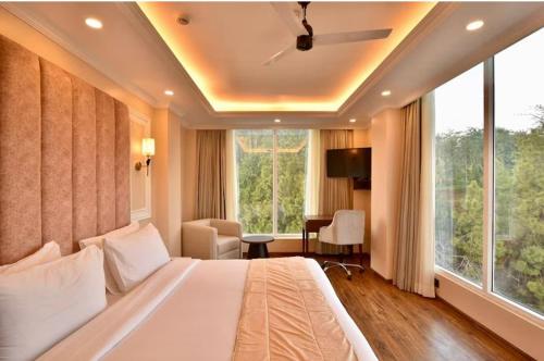 claret inn by lawrence hotels