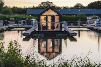 Tattenhall Marina,,2 star