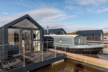 Tattenhall Marina,,2 star