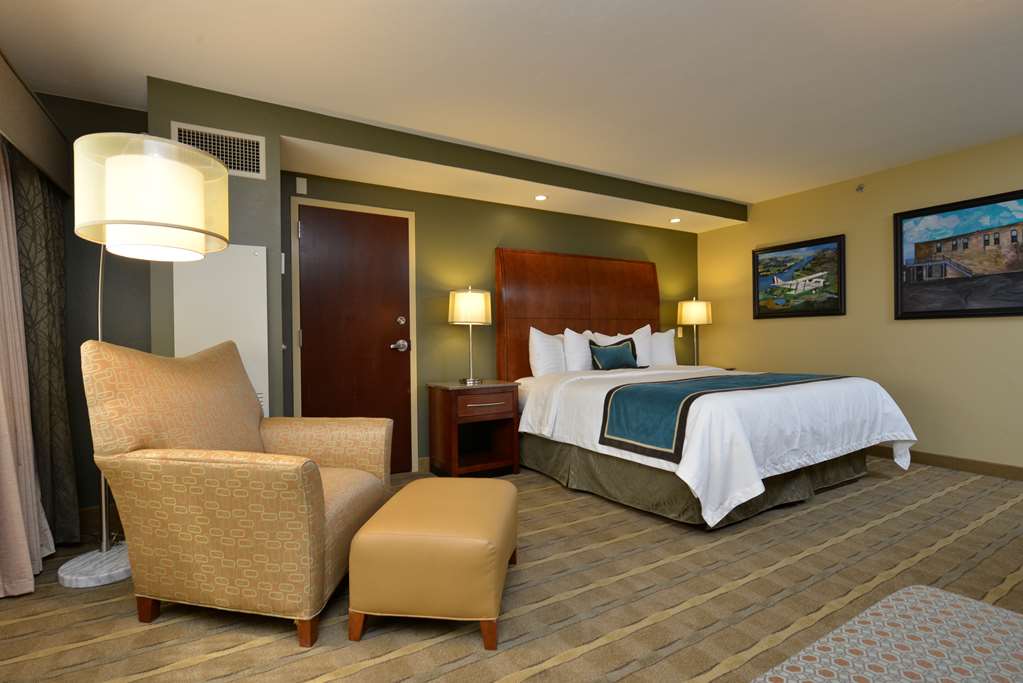 oshkosh waterfront hotel