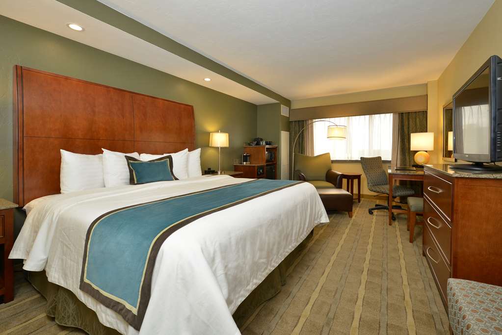 oshkosh waterfront hotel