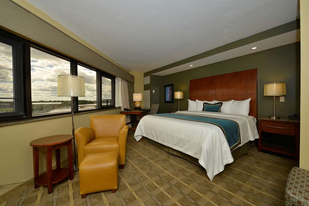 oshkosh waterfront hotel