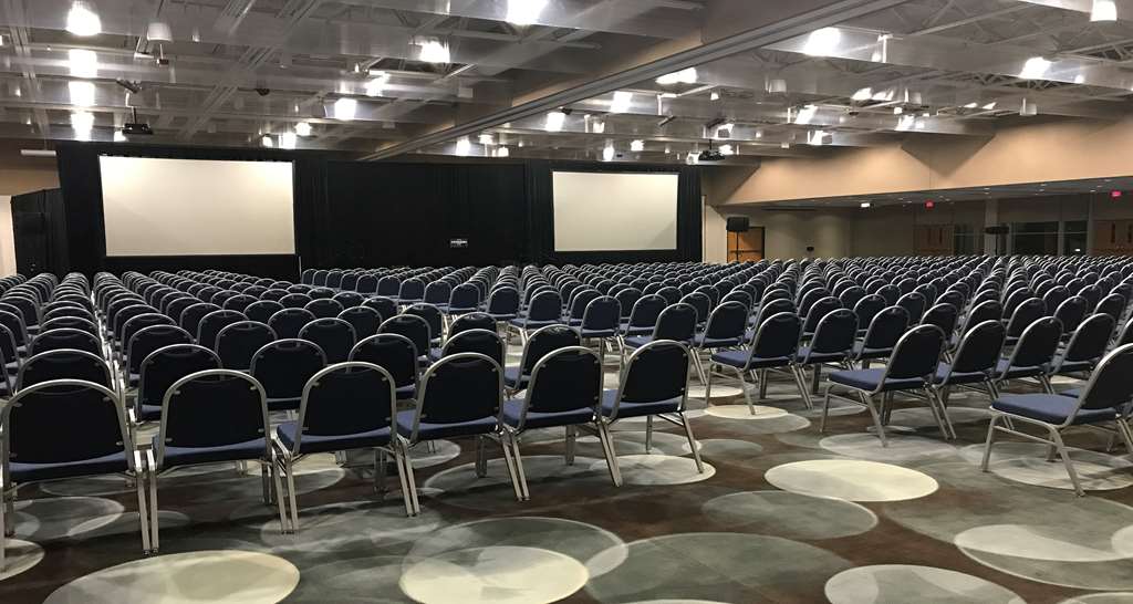 oshkosh waterfront hotel