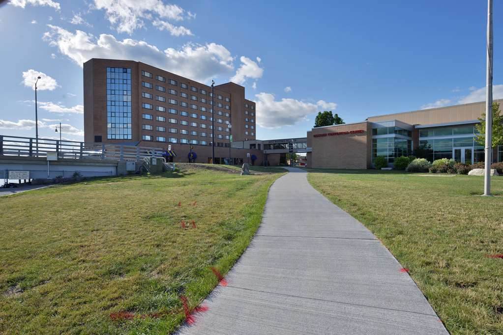 oshkosh waterfront hotel