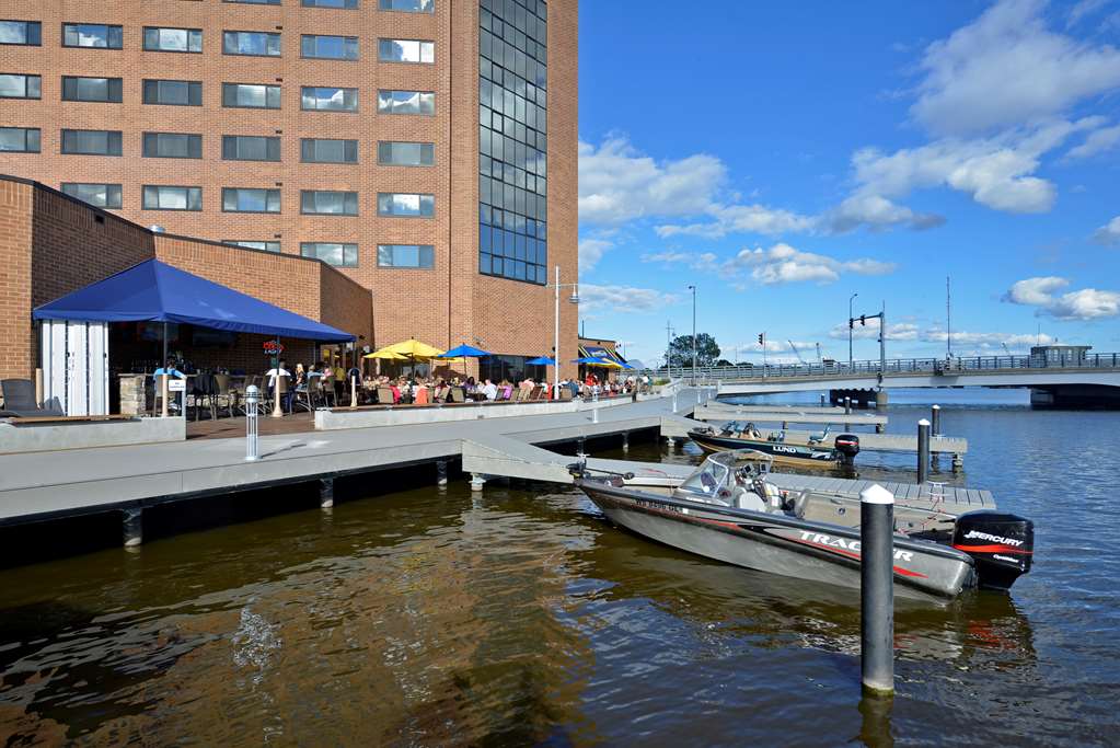 oshkosh waterfront hotel