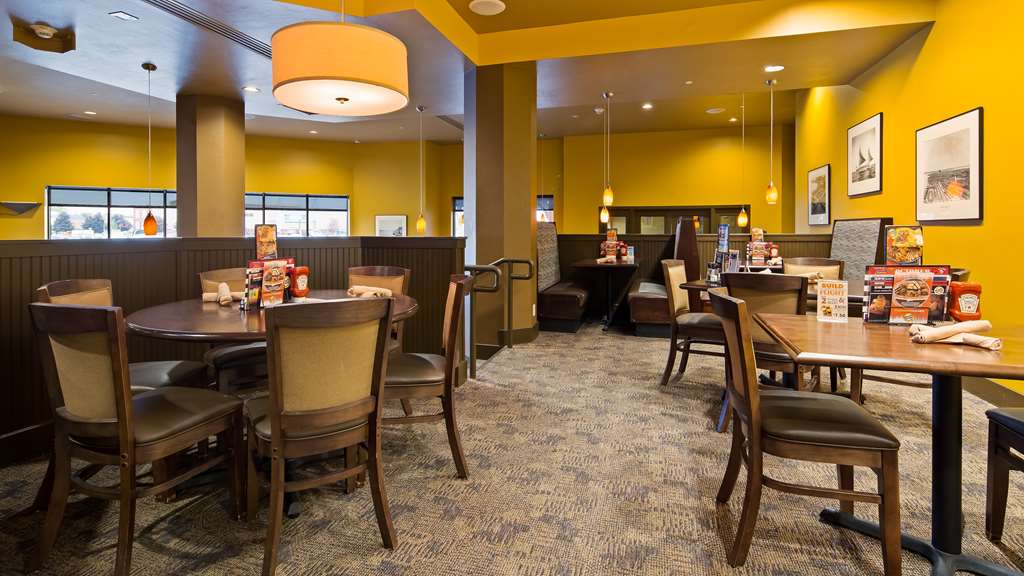 oshkosh waterfront hotel