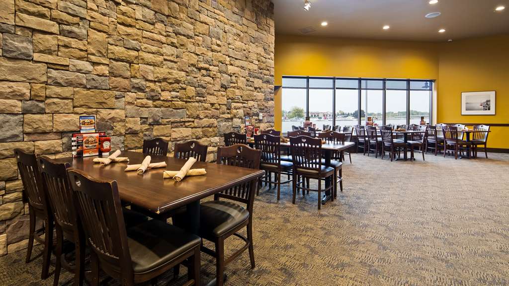 oshkosh waterfront hotel