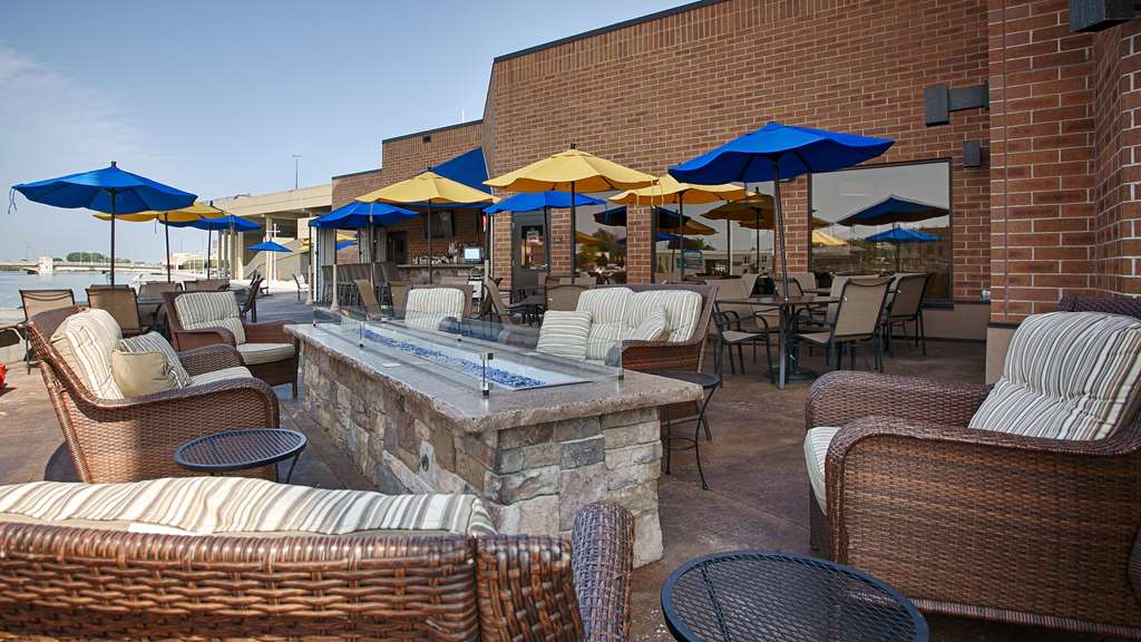 oshkosh waterfront hotel