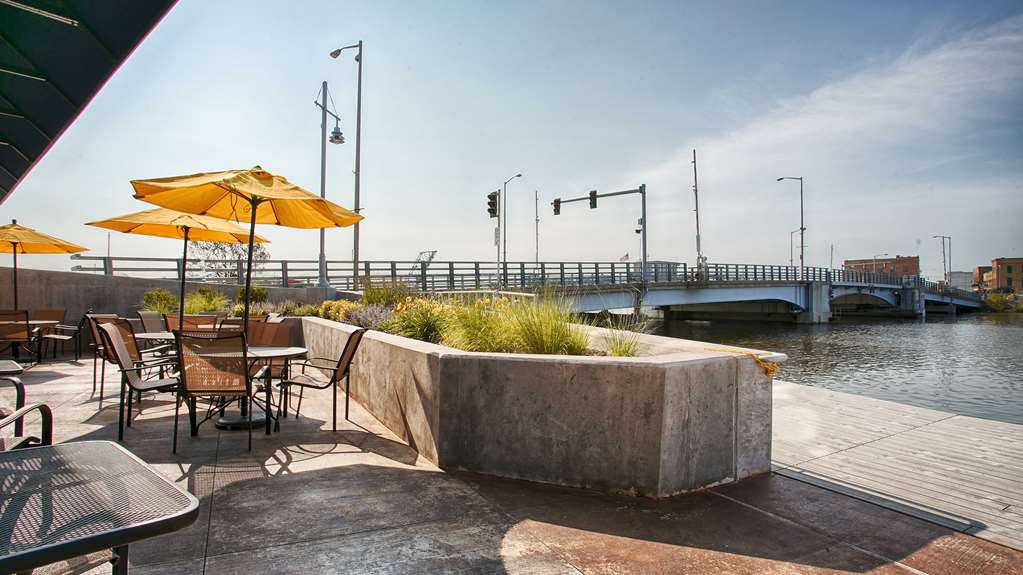oshkosh waterfront hotel