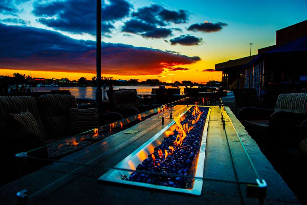 oshkosh waterfront hotel