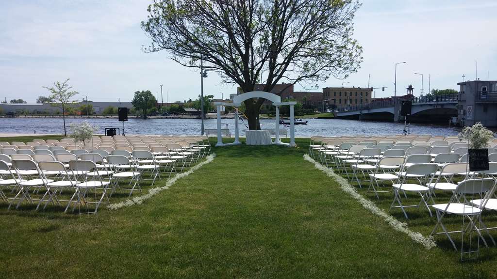 oshkosh waterfront hotel
