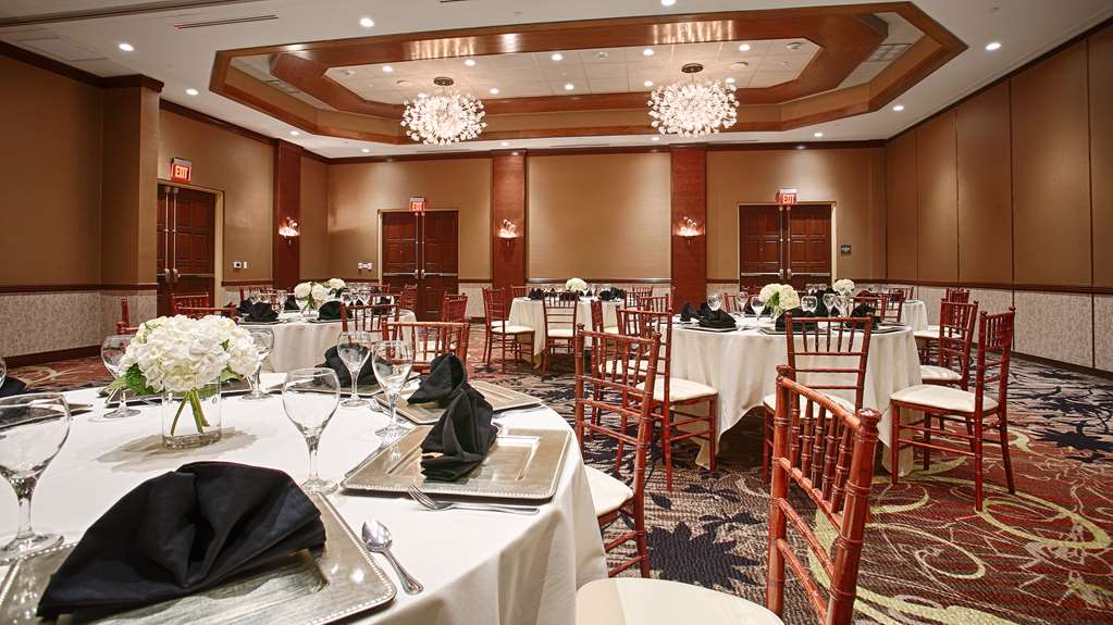 oshkosh waterfront hotel