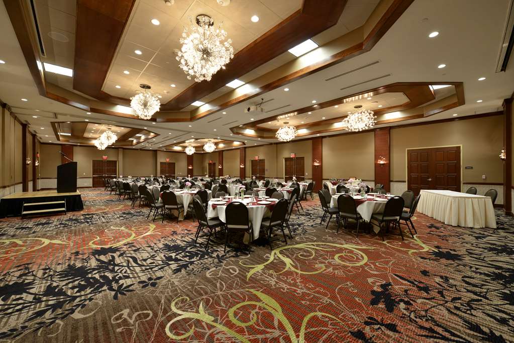oshkosh waterfront hotel