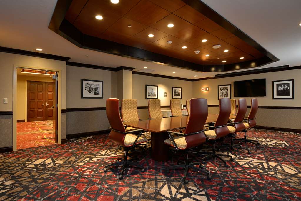 oshkosh waterfront hotel
