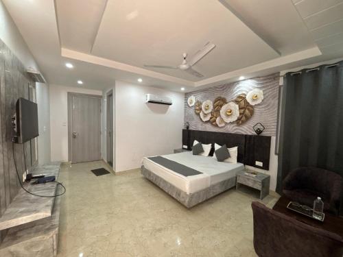 Paramhans Hotel,,2 star