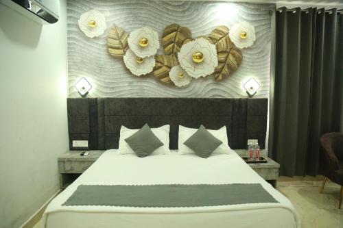 Paramhans Hotel,,2 star