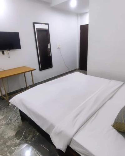 Hotel Downtown,,3 star