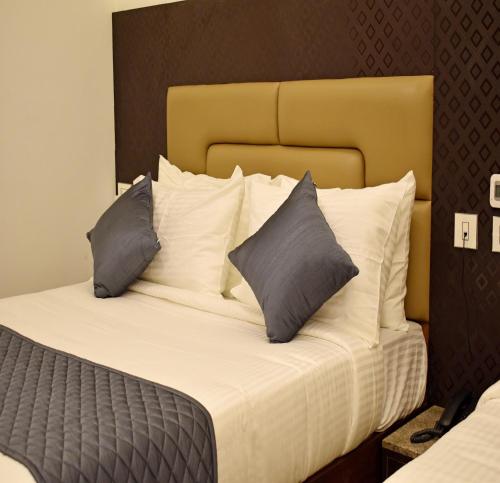 a k g hotel