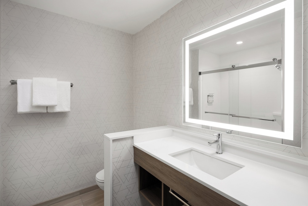 holiday inn express and suites anchorage midtown by ihg