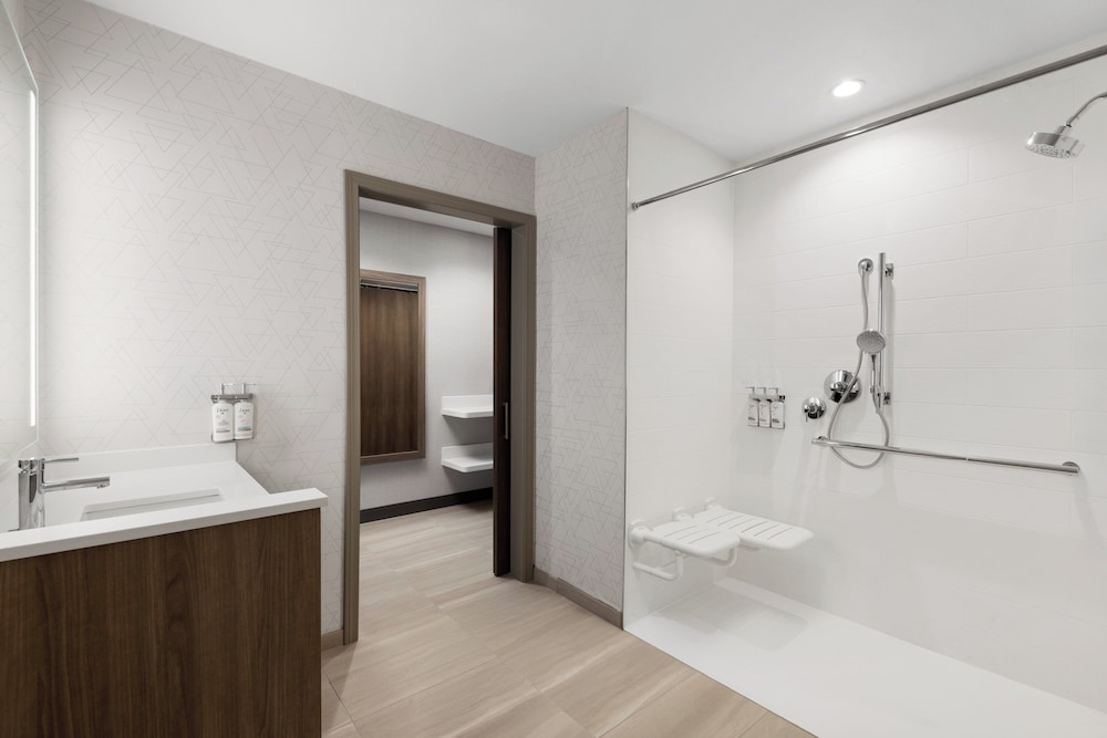 holiday inn express and suites anchorage midtown by ihg