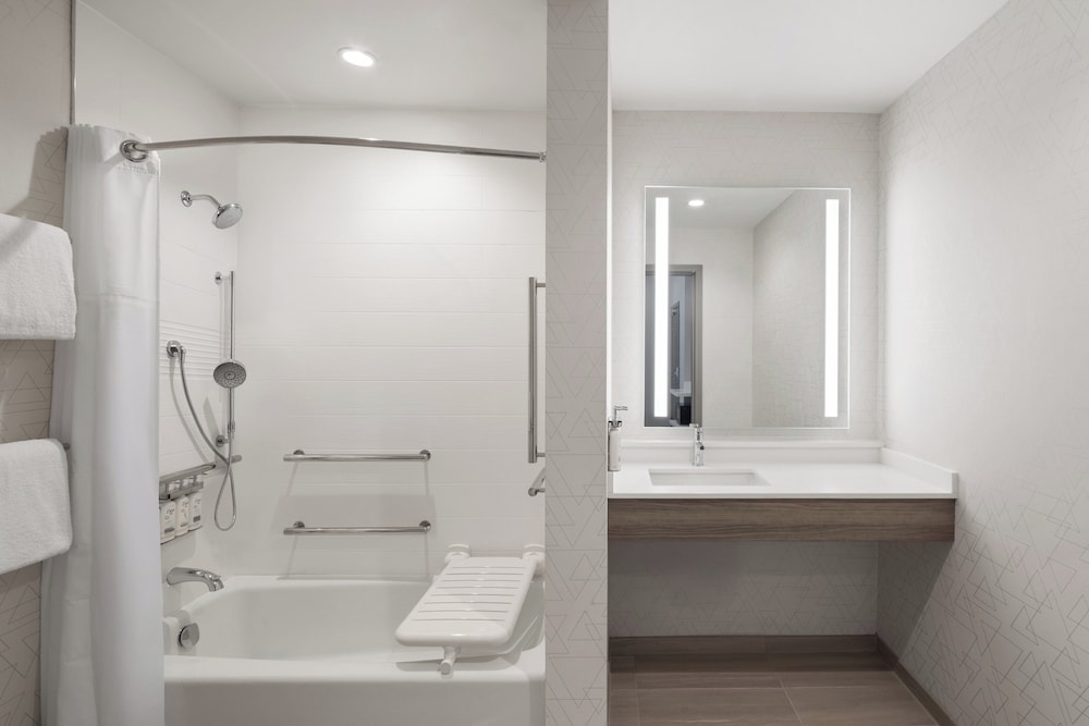 holiday inn express and suites anchorage midtown by ihg